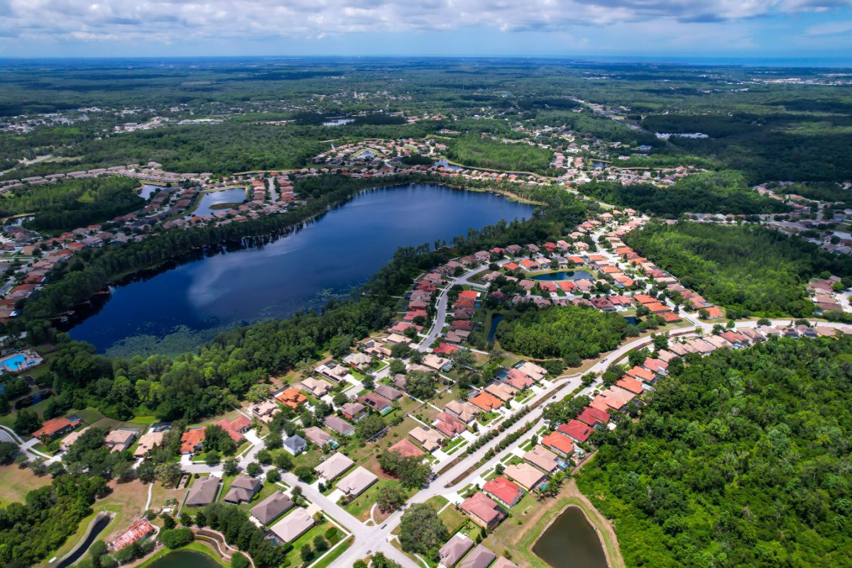 Aerial view of a lakeside Tampa suburb